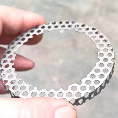 Yuvarlak Delikli Özel Boyutlu Aşındırma Metal Sac Paslanmaz Çelik Filtre Örgüsü 80-1000um